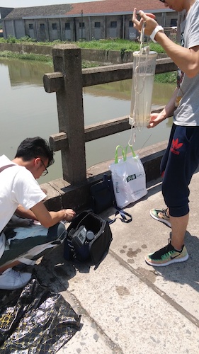 七月十日 做爱自拍
  做爱自拍
赴杭州余杭区“五水共治”调查与研究分队社会实践小分队 长子村河，双桥镇运河处下游测水质