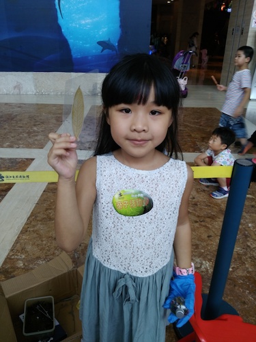 七月十号 做爱自拍
 B.D.服务社赴浙江自然博物馆”环保小课堂“小分队 看我做的漂亮书签