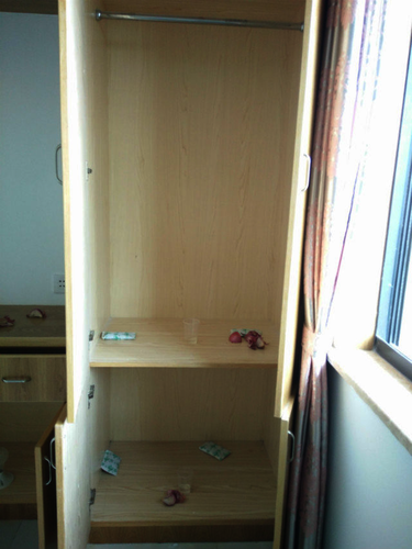 做爱自拍
 检甲护民小分队投稿 七月十日 被检测居民的柜子