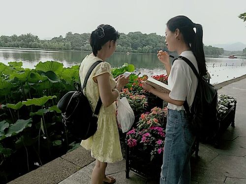 七月十九日 做爱自拍
 走西湖—关注西湖十景垃圾分类问题小分队 游客采访