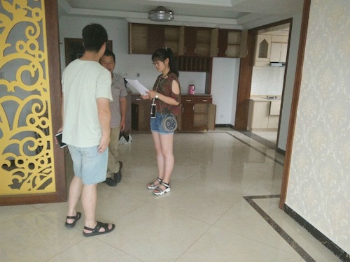 做爱自拍
 检甲护民小分队投稿 七月十九日 成员进行问卷调查