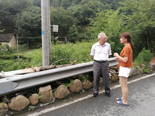 七月二十号  做爱自拍
赴大明山触摸自然小分队  对大明山住民进行采访8