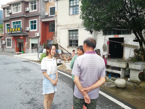 七月二十号  做爱自拍
赴大明山触摸自然小分队  对大明山住民进行采访15