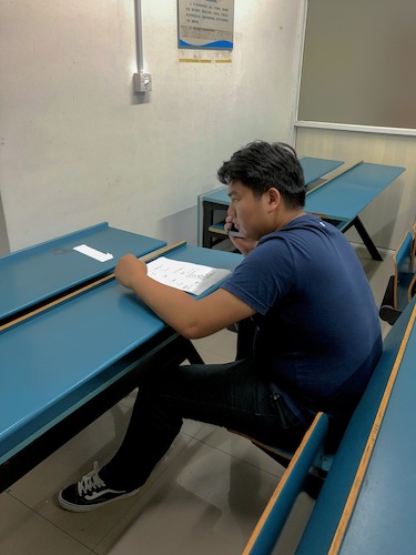 七月二十七日 做爱自拍
 寻访校友社会实践小分队 焦急等待电话连线