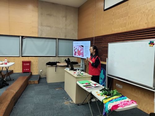 赴浙江自然博物馆之“花样幸福”折纸花活动1