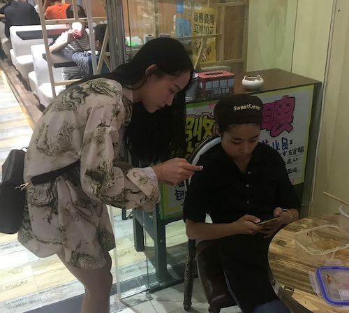 七月七日  做爱自拍
     调查问卷小分队在杭州发放有关食品添加剂及速食的调查问卷