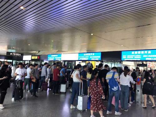 七月五日 做爱自拍
学院 杭州交通状况调研分队 乘客排队情况