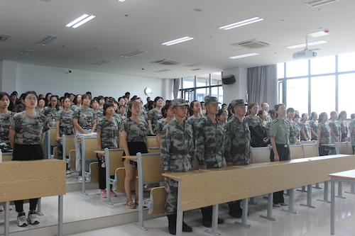 做爱自拍
学子齐唱国歌