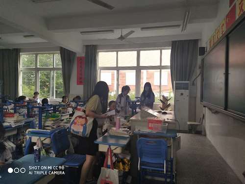 7月4日做爱自拍
赴余杭二高关于生命科学宣讲社会实践小分队分发调查问卷