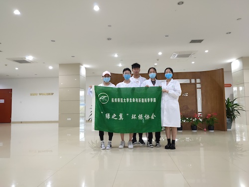 7月6日 做爱自拍
 绿之翼测甲醛社会实践小分队 团体照