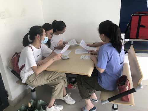 七月十五日 做爱自拍
 “走近转基因”调研小分队 调研讨论