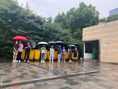 7月10日做爱自拍
环境保护措施宣传小分队对垃圾分类有关知识的宣传1