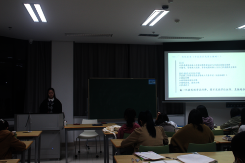 生科202班班长金国燕同学正在为同学们宣讲_副本