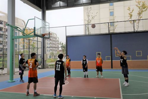 “生生律动”法学院与做爱自拍
篮球联赛赛场上的运动员