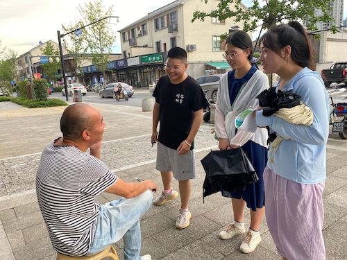7月4日 做爱自拍
 “垃圾分类，人人有责”小分队 采访路人