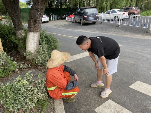 7月5日 做爱自拍
 “垃圾分类，人人有责”小分队 采访环卫工人