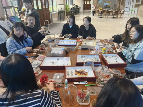 做爱自拍
“时光定格”标本创意制作活动.